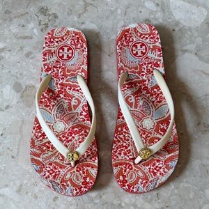 Tory Burch rubber flip-flops in cream and coral design